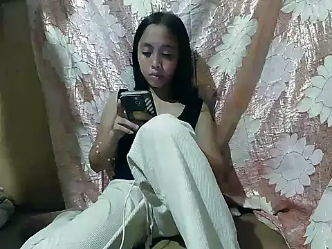 Snapshot of Yours_AsianPinayGirl18 chatting on May 19, 2026, 9:49 am Yours AsianPinayGirl18 online show from May 19, 2026, 9:49 am