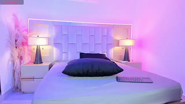 StefannyLizz online show from June 1, 2026, 4:50 pm