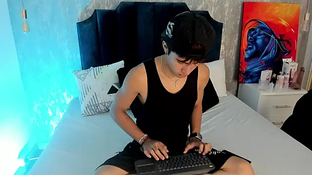 Snapshot of Liam_Grayson_ chatting on May 31, 2026, 12:33 pm Liam Grayson online show from May 31, 2026, 12:33 pm