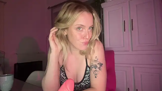 Snapshot of sweetemma_x chatting on May 1, 2026, 1:10 am sweetemma x online show from May 1, 2026, 1:10 am