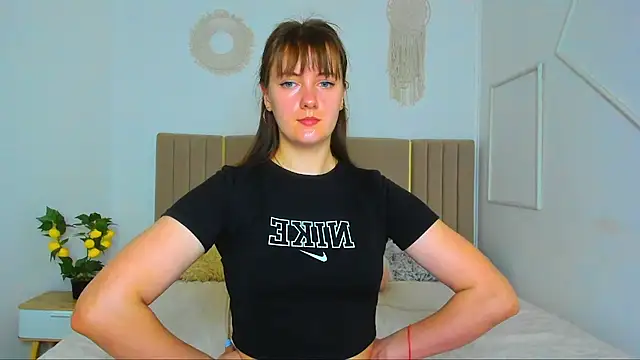 Snapshot of Cutie_blushh chatting on June 6, 2026, 7:46 am Cutie blushh online show from June 6, 2026, 7:46 am