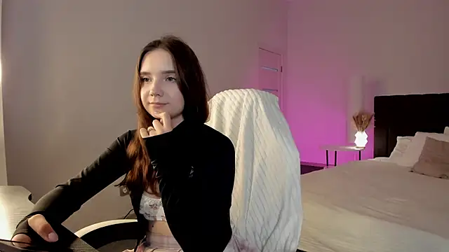 Snapshot of Elvienne chatting on June 10, 2026, 3:19 am Elvienne online show from June 10, 2026, 3:19 am