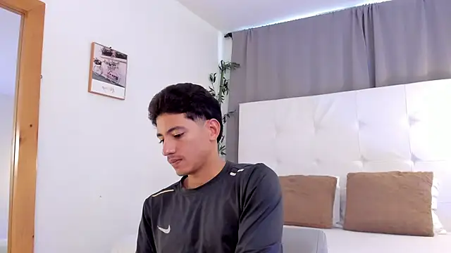 Snapshot of Alejo-and-Thiago chatting on July 13, 2026, 1:32 pm Alejo-and-Thiago online show from July 13, 2026, 1:32 pm