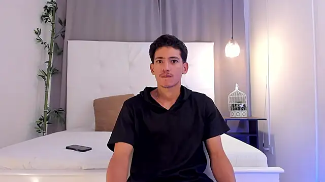 Snapshot of Alejo-and-Thiago chatting on July 6, 2026, 12:23 pm Alejo-and-Thiago online show from July 6, 2026, 12:23 pm