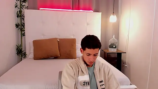 Snapshot of Alejo-and-Thiago chatting on June 17, 2026, 12:15 pm Alejo-and-Thiago online show from June 17, 2026, 12:15 pm