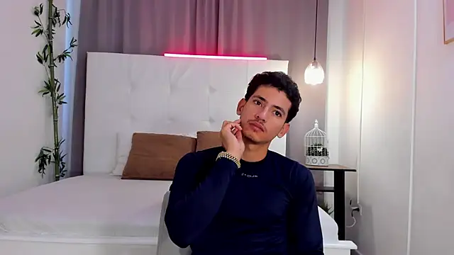 Snapshot of Alejo-and-Thiago chatting on July 24, 2026, 12:23 pm Alejo-and-Thiago online show from July 24, 2026, 12:23 pm
