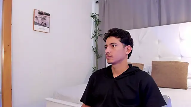 Snapshot of Alejo-and-Thiago chatting on July 9, 2026, 12:15 pm Alejo-and-Thiago online show from July 9, 2026, 12:15 pm