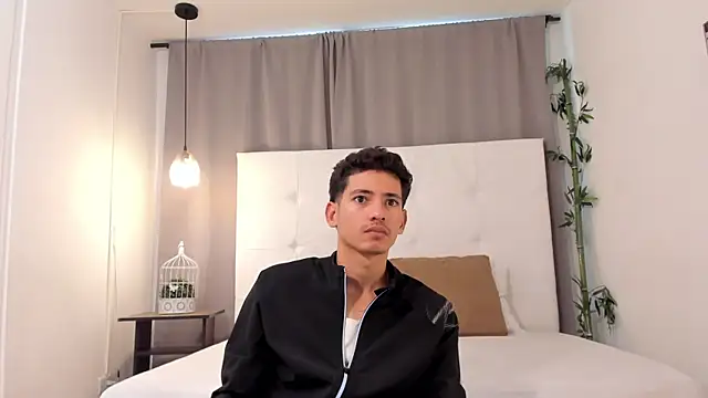 Snapshot of Alejo-and-Thiago chatting on July 17, 2026, 12:35 pm Alejo-and-Thiago online show from July 17, 2026, 12:35 pm