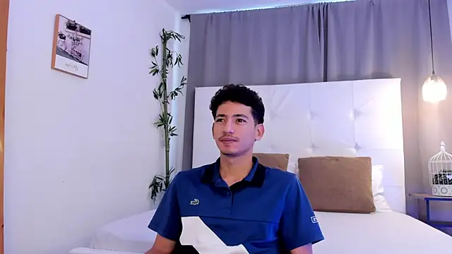 Snapshot of Alejo-and-Thiago chatting on July 21, 2026, 12:28 pm Alejo-and-Thiago online show from July 21, 2026, 12:28 pm