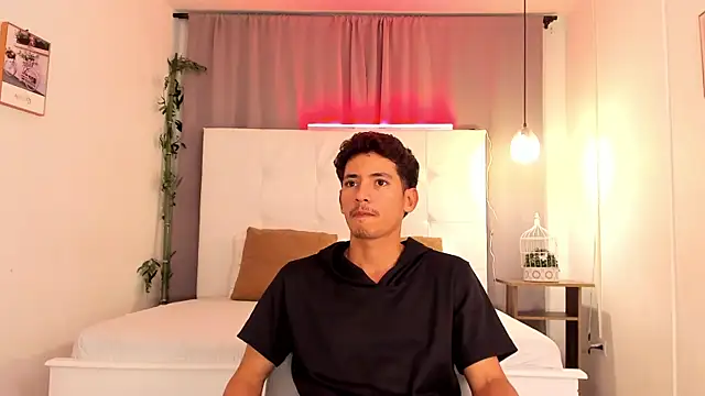 Snapshot of Alejo-and-Thiago chatting on July 26, 2026, 2:07 am Alejo-and-Thiago online show from July 26, 2026, 2:07 am