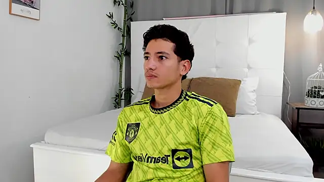 Snapshot of Alejo-and-Thiago chatting on June 22, 2026, 12:24 pm Alejo-and-Thiago online show from June 22, 2026, 12:24 pm