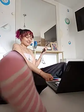 Ari vibesX online show from August 3, 2026, 10:03 pm