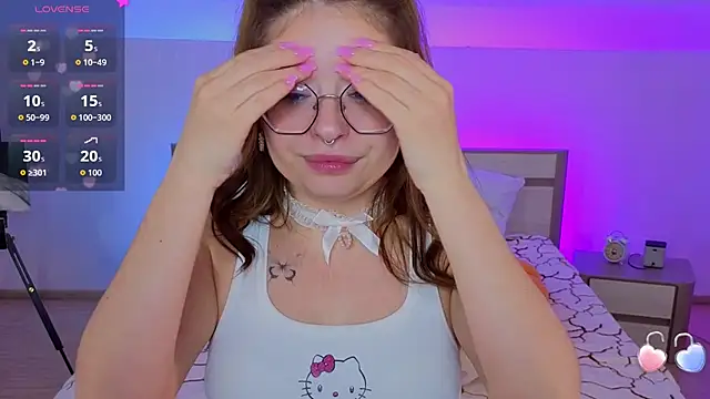 Snapshot of selenamils chatting on June 6, 2026, 9:47 am selenamils online show from June 6, 2026, 9:47 am
