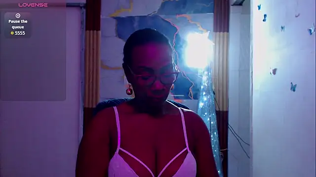 jannyheat online show from March 8, 2026, 5:22 am