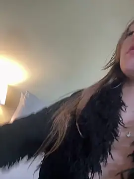 daisycollins online show from May 26, 2026, 3:04 am