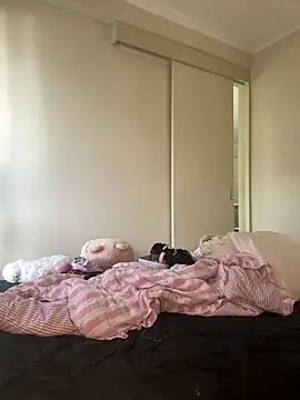 daisycollins online show from May 31, 2026, 3:23 am