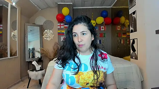 Snapshot of BBWLuxuryMuse chatting on June 19, 2026, 3:51 pm BBWLuxuryMuse online show from June 19, 2026, 3:51 pm