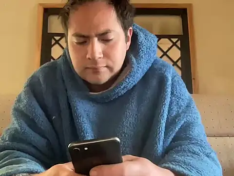 Snapshot of alecsgzz chatting on July 7, 2026, 2:31 pm alecsgzz online show from July 7, 2026, 2:31 pm