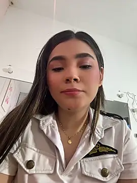 Mia Rodriguezz  online show from May 17, 2026, 3:17 am