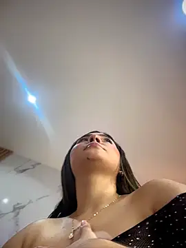 Mia Rodriguezz  online show from May 13, 2026, 3:13 am