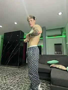 twinkbrian online show from May 2, 2026, 2:06 am