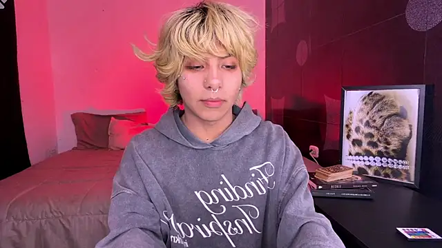 Aronn 44 online show from May 15, 2026, 1:47 am