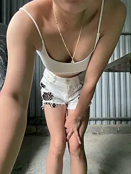 Lindan80 online show from May 3, 2026, 1:44 am