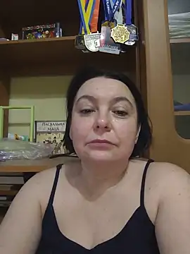 Snapshot of EmmaEmmy40 chatting on July 1, 2026, 6:30 pm EmmaEmmy40 online show from July 1, 2026, 6:30 pm