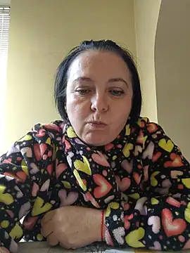 Snapshot of EmmaEmmy40 chatting on June 15, 2026, 4:17 pm EmmaEmmy40 online show from June 15, 2026, 4:17 pm