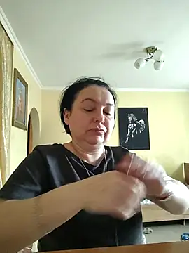 Snapshot of EmmaEmmy40 chatting on May 8, 2026, 5:33 am EmmaEmmy40 online show from May 8, 2026, 5:33 am