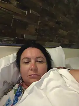 Snapshot of EmmaEmmy40 chatting on August 5, 2026, 6:46 pm EmmaEmmy40 online show from August 5, 2026, 6:46 pm