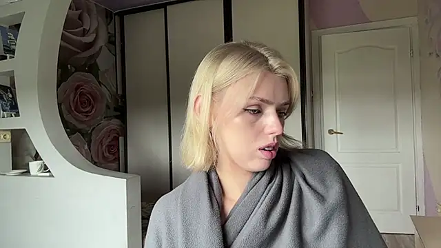 ScarlettRosy online show from June 16, 2026, 4:45 am