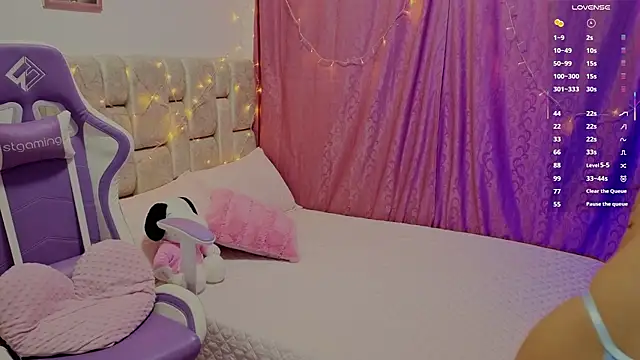 Snapshot of Naomilaurent chatting on May 20, 2026, 7:11 pm Naomilaurent online show from May 20, 2026, 7:11 pm