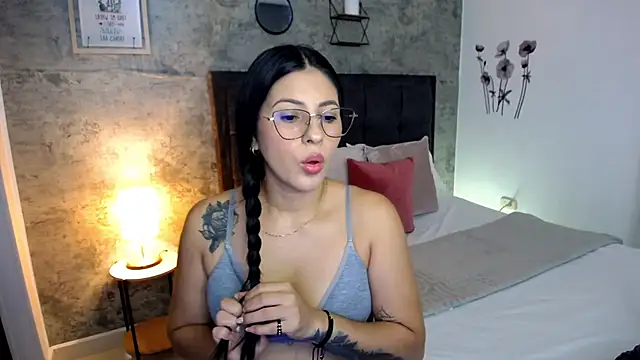 isa cruzx online show from May 18, 2026, 4:23 pm