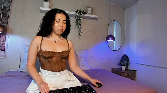 Snapshot of Honey_Sofi chatting on May 26, 2026, 12:47 pm Honey Sofi online show from May 26, 2026, 12:47 pm