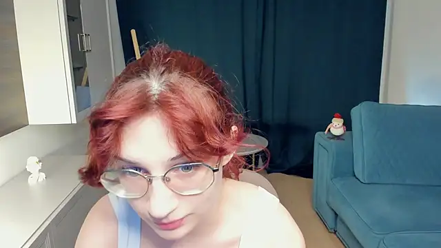 ElaNaecker online show from May 17, 2026, 7:03 pm