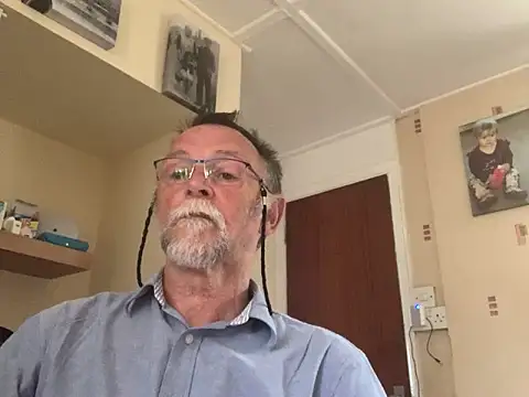 Snapshot of Moonraker64 chatting on June 18, 2026, 4:34 pm Moonraker64 online show from June 18, 2026, 4:34 pm