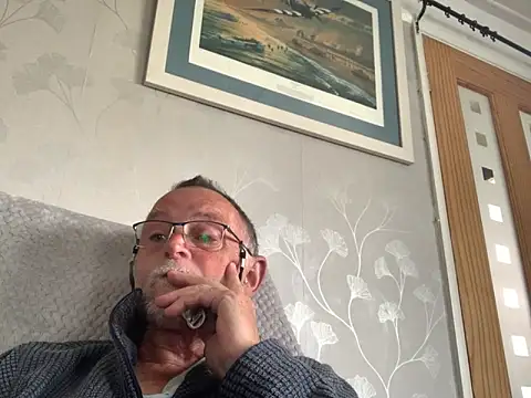 Snapshot of Moonraker64 chatting on May 17, 2026, 2:17 pm Moonraker64 online show from May 17, 2026, 2:17 pm
