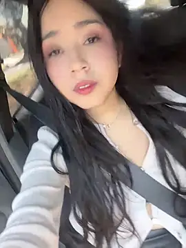 Snapshot of eimili_love chatting on May 22, 2026, 4:38 pm eimili love online show from May 22, 2026, 4:38 pm