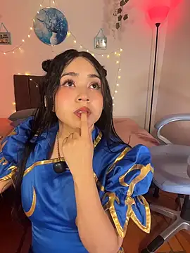 Snapshot of eimili_love chatting on May 24, 2026, 2:33 am eimili love online show from May 24, 2026, 2:33 am