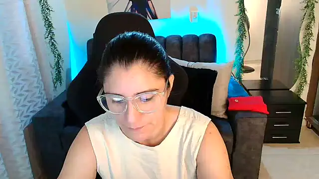 LUCYMILF SEXY online show from June 14, 2026, 11:33 am