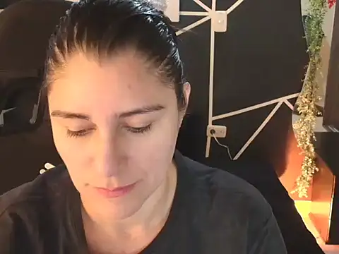 LUCYMILF SEXY online show from May 14, 2026, 5:54 pm
