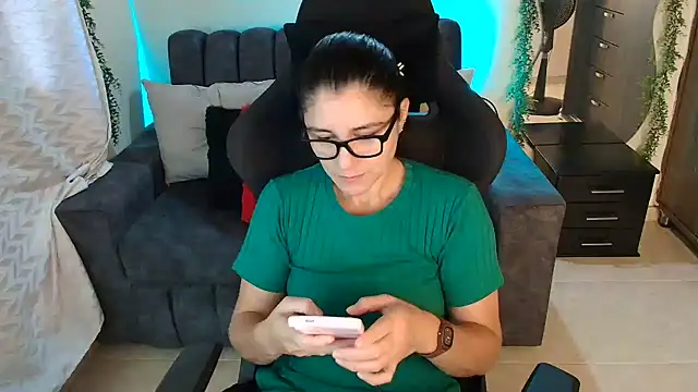 Snapshot of LUCYMILF_SEXY chatting on July 5, 2026, 3:08 pm LUCYMILF SEXY online show from July 5, 2026, 3:08 pm