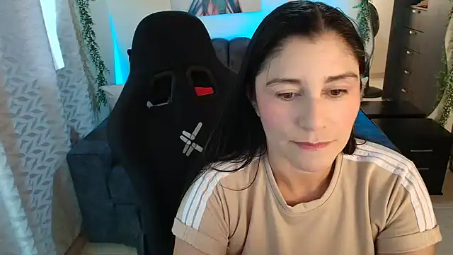 LUCYMILF SEXY online show from June 9, 2026, 5:58 pm