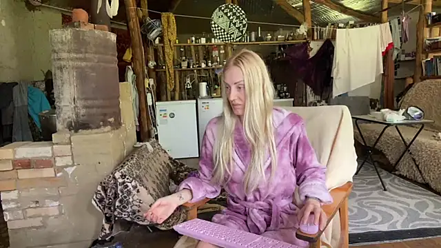 Snapshot of wildforestmuse_ chatting on June 17, 2026, 8:47 am wildforestmuse online show from June 17, 2026, 8:47 am