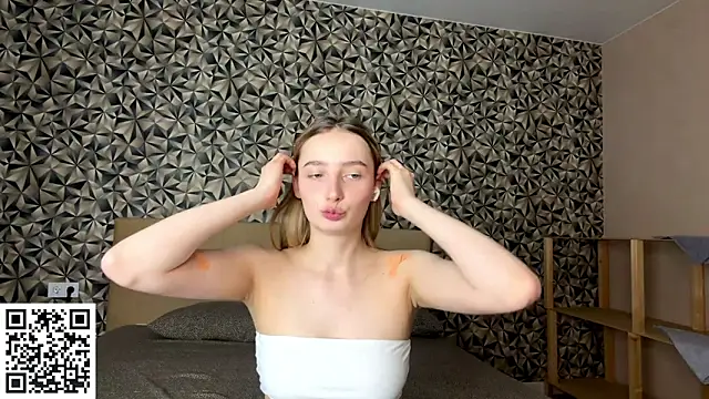 rosylume online show from May 5, 2026, 3:04 pm