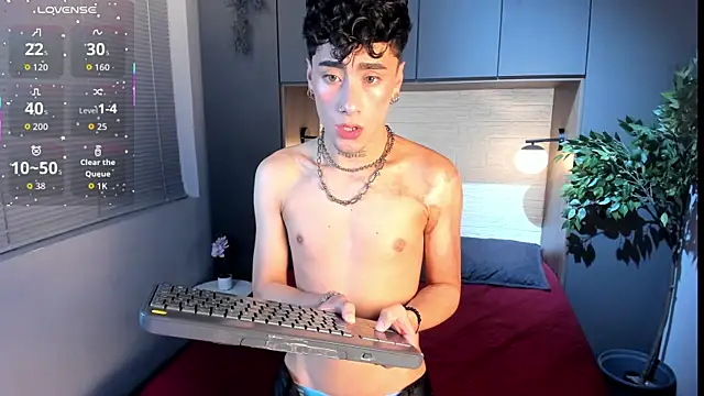 Spencerwhite  online show from May 17, 2026, 9:37 pm
