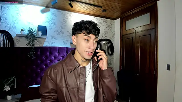 Spencerwhite  online show from June 9, 2026, 8:32 pm