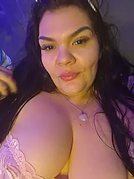 Snapshot of DiosaBelle chatting on July 16, 2026, 2:19 am DiosaBelle online show from July 16, 2026, 2:19 am