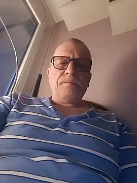Eddy0763 online show from May 6, 2026, 3:43 am